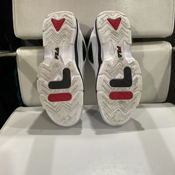 Grant Hill 1 95 “Reintroduced” wht/blk/red Hill 2 “96” wht/blk - Picture 9 of 9